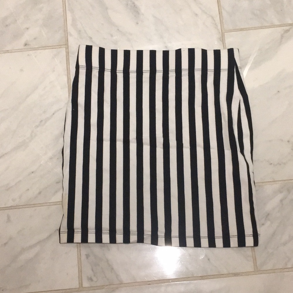 Stripped mini skirt